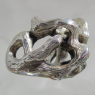 (r1227)Silver ring with a design of intercrossed branches.